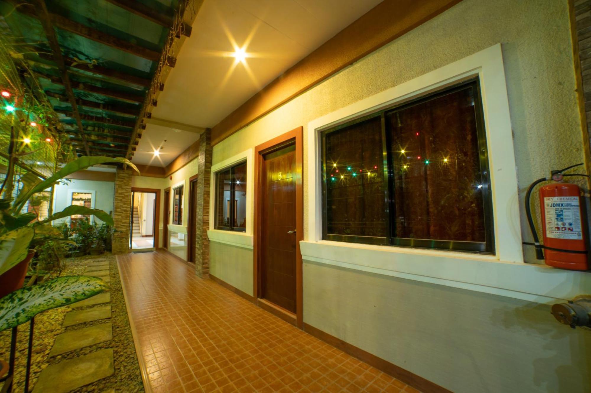 Casanas Suites Puerto Princesa Exterior foto
